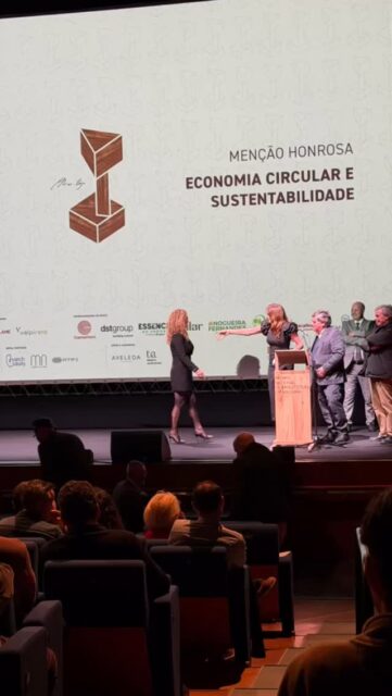 Foi uma honra estar presente no PNAM 25 – Prémio Nacional da Arquitetura em Madeira e participar na entrega dos prémios.

Um momento inspirador que celebra a criatividade, a inovação e a excelência dos profissionais que elevam a arquitetura e a construção em madeira em Portugal.

Parabéns à AIMMP por esta iniciativa extraordinária e pelo reconhecimento do talento e da dedicação de todos os profissionais do setor.

A madeira portuguesa continua a mostrar ao mundo o seu valor, sustentabilidade e design. 🌿🏆

#Architecture #Madeira #Portugal
#PNAM25